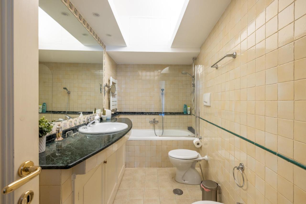 Charming Apartment With Patio A Few Steps From Colosseum Esterno foto